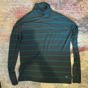 Women’s Large Mountain Hardwear Turtleneck